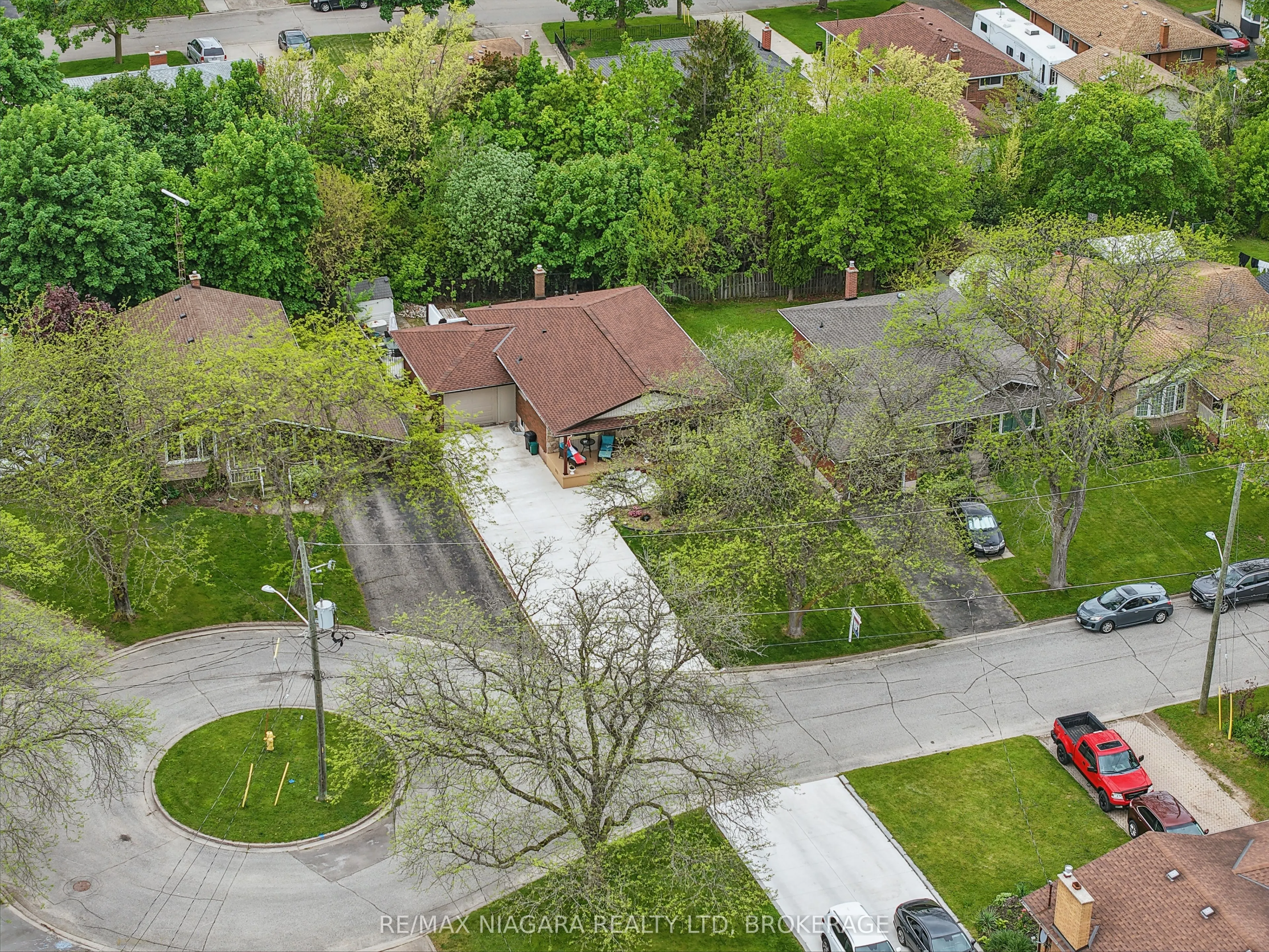 84 REGENT Drive