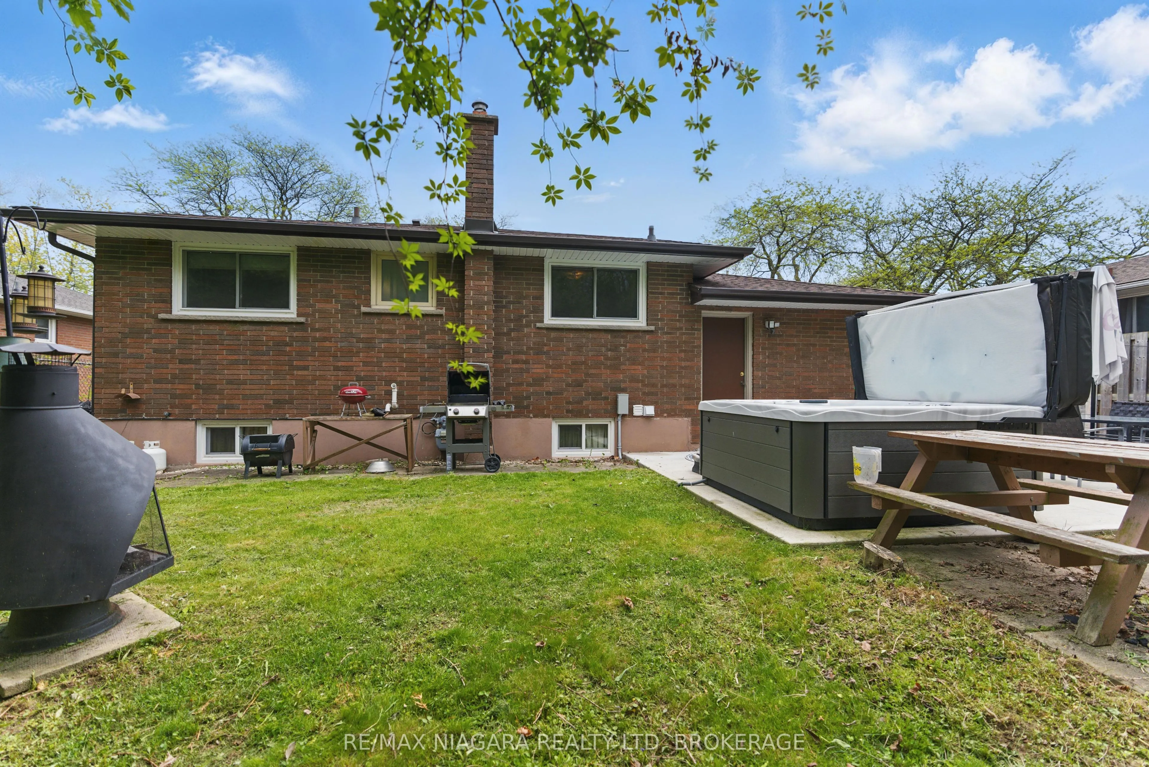 84 REGENT Drive