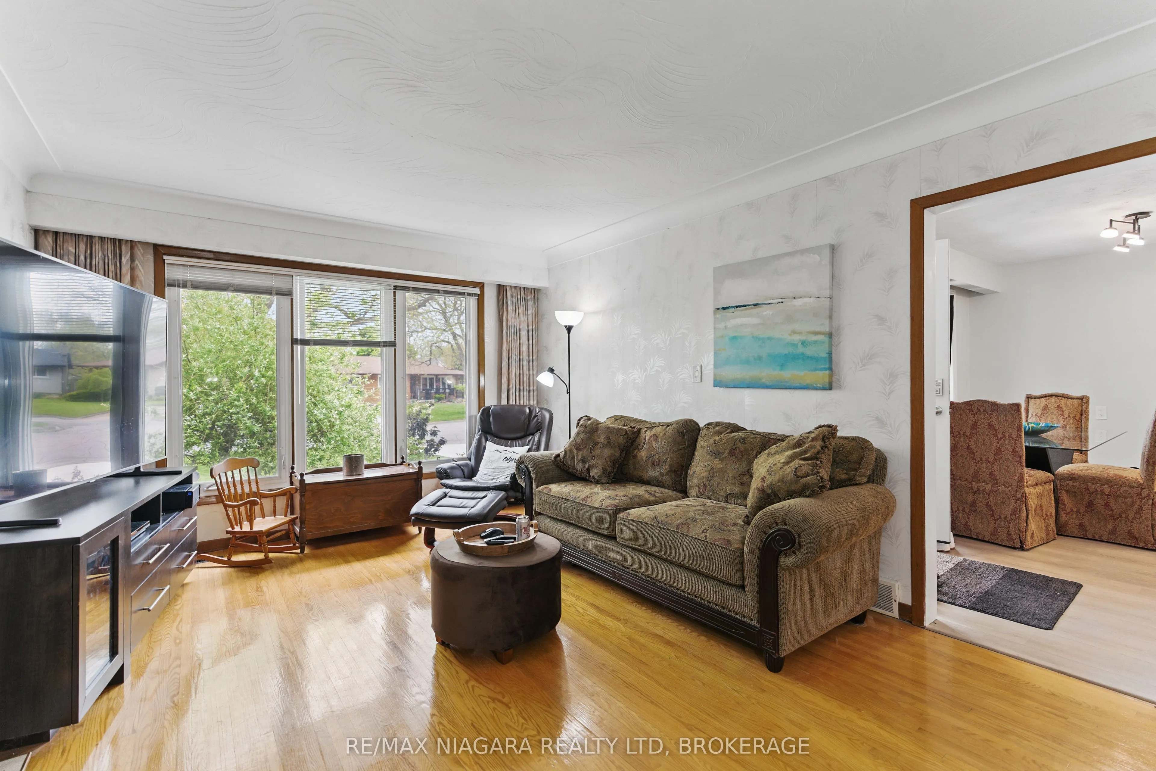 84 REGENT Drive