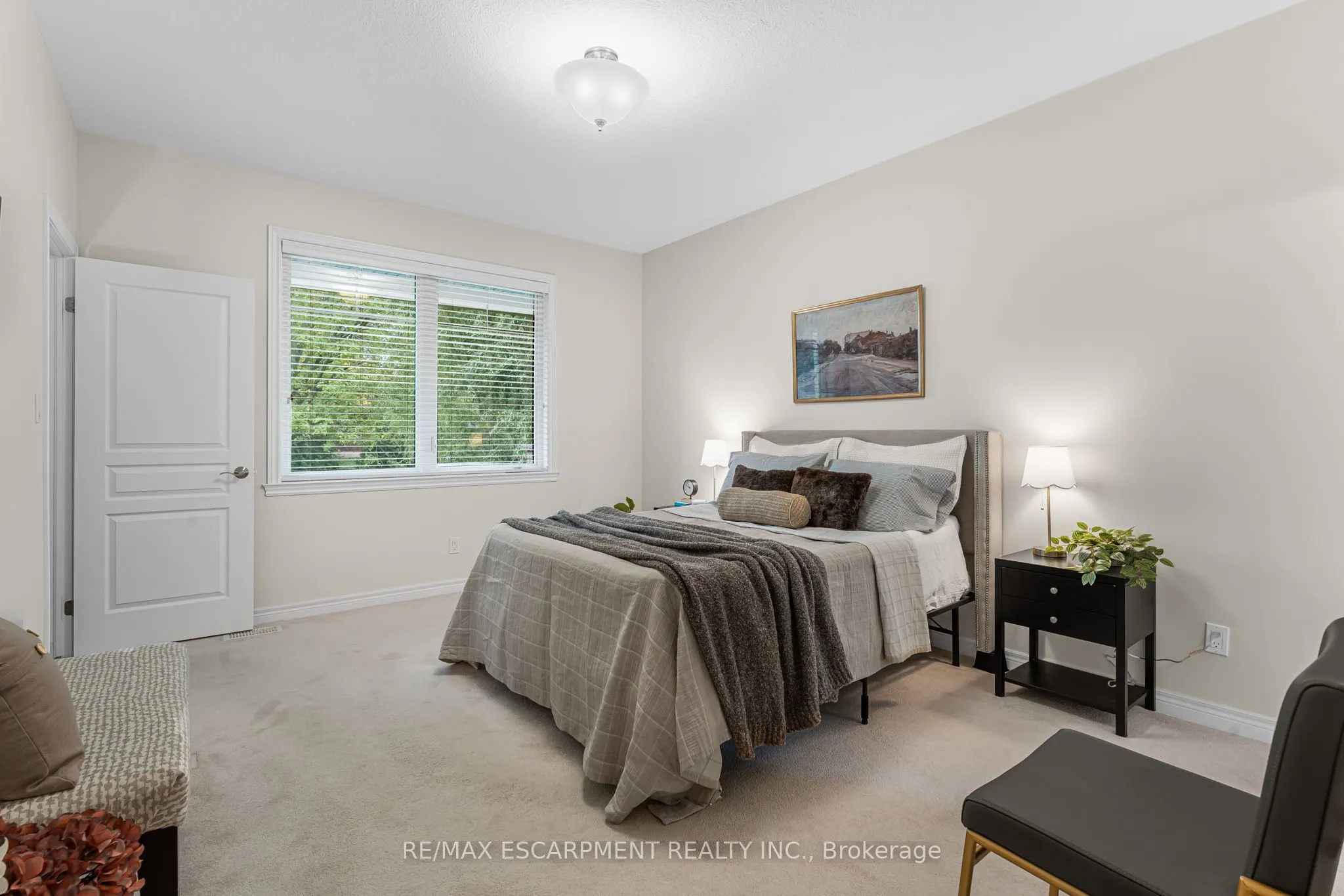 5 Oakdale Boulevard