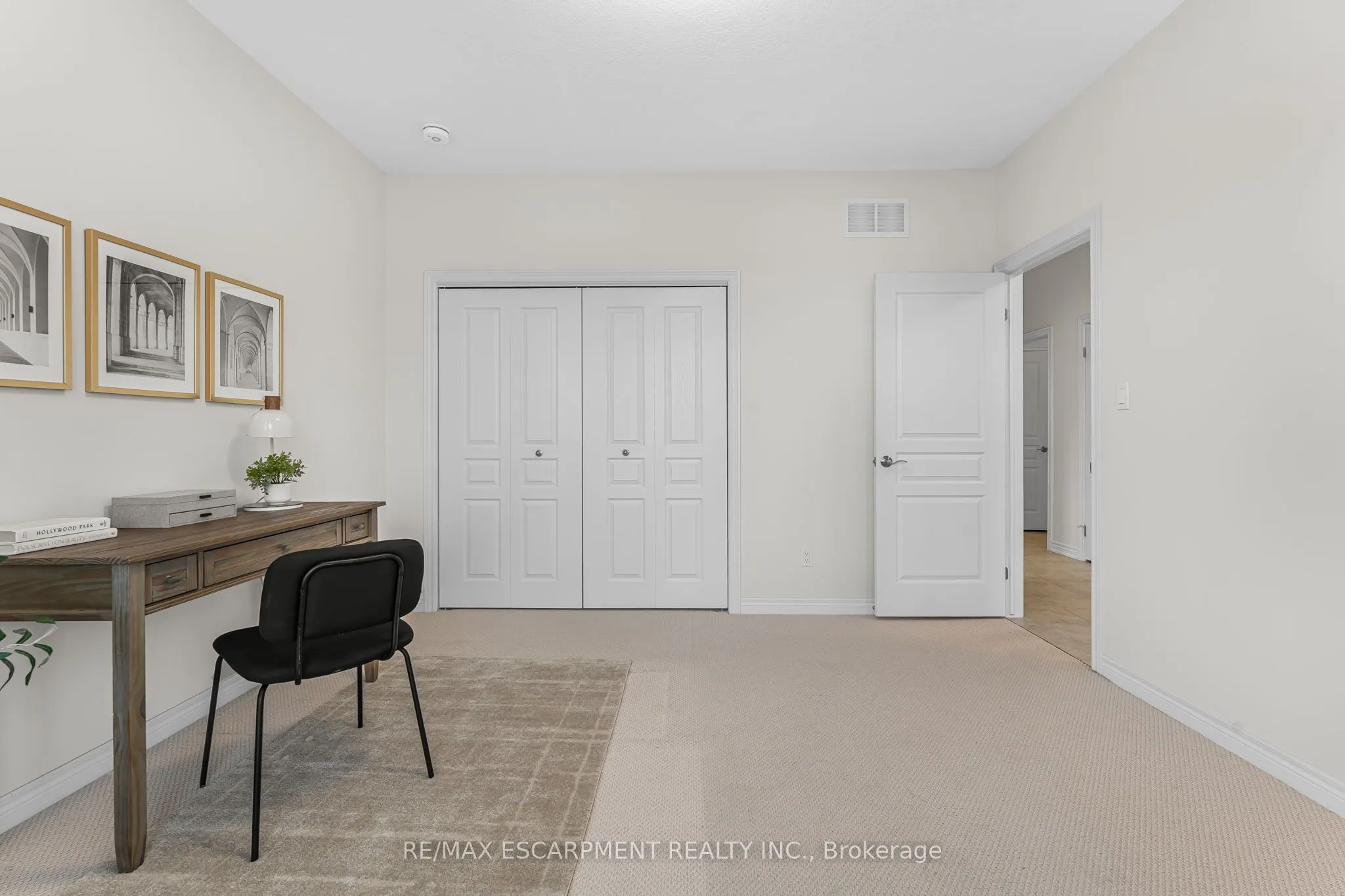 5 Oakdale Boulevard