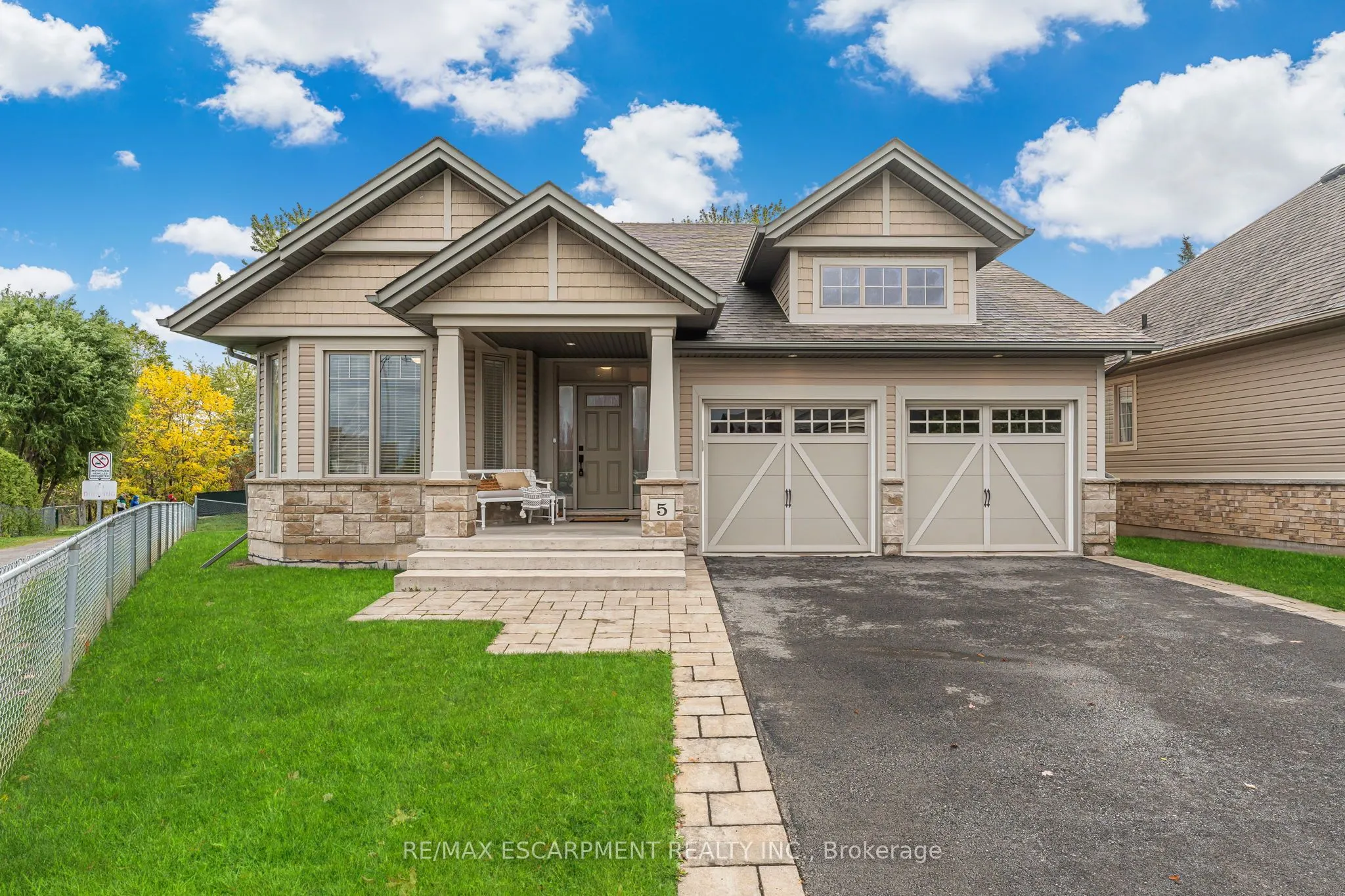 5 Oakdale Boulevard