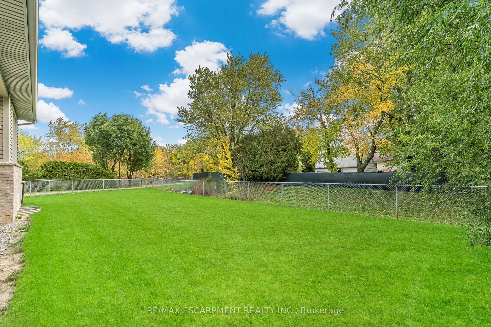 5 Oakdale Boulevard