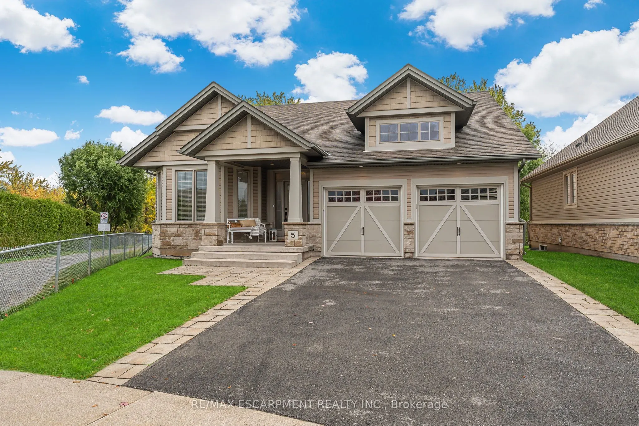 5 Oakdale Boulevard