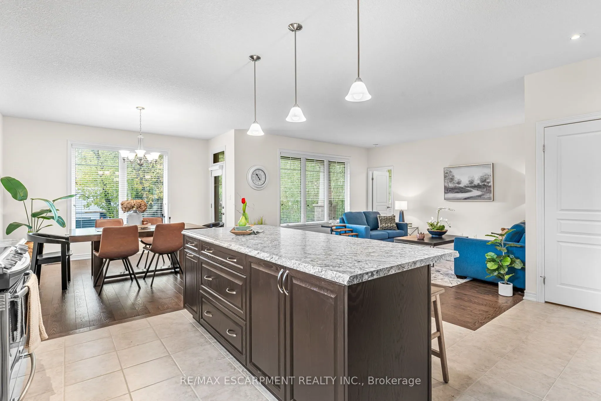 5 Oakdale Boulevard