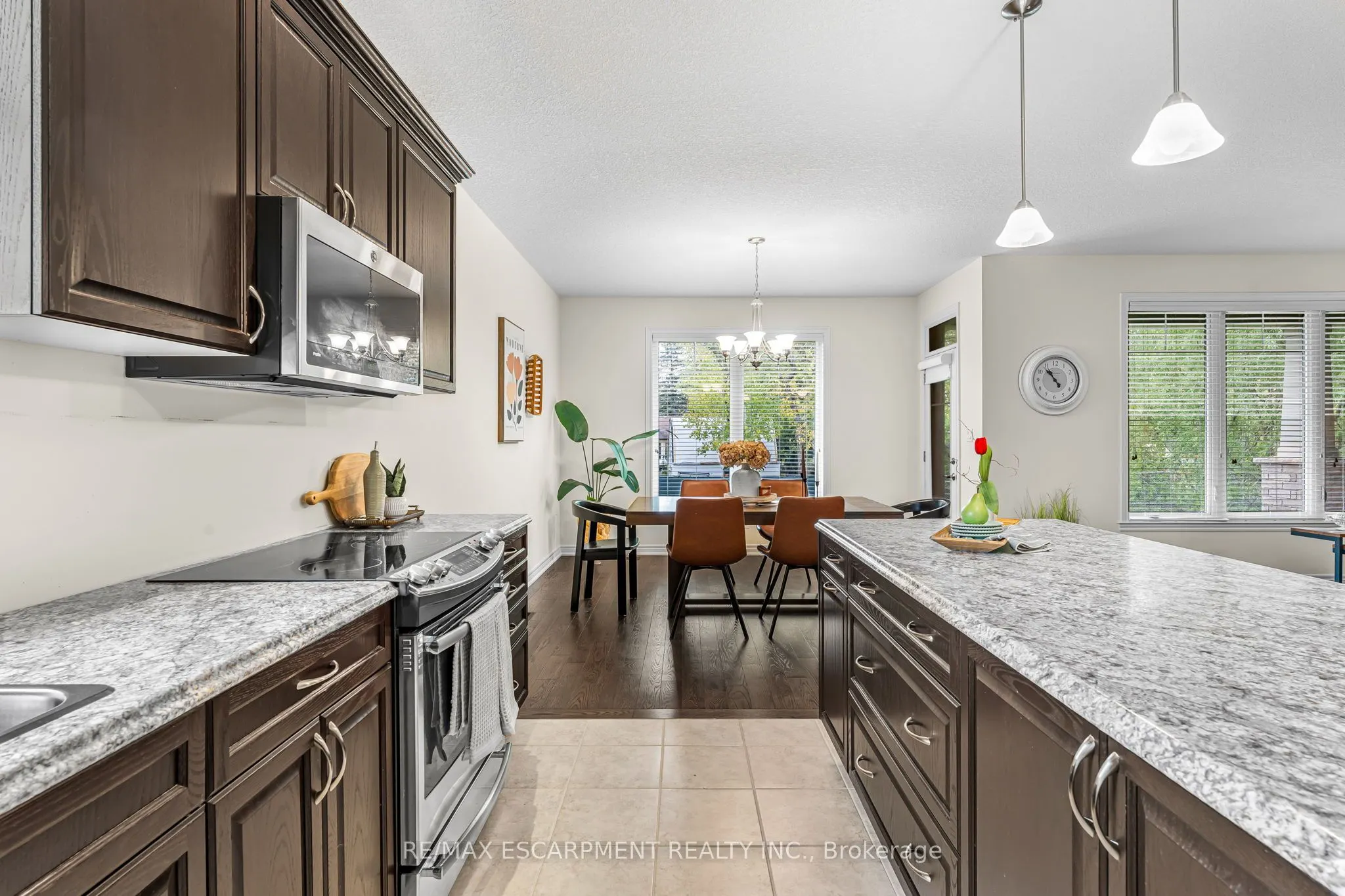 5 Oakdale Boulevard