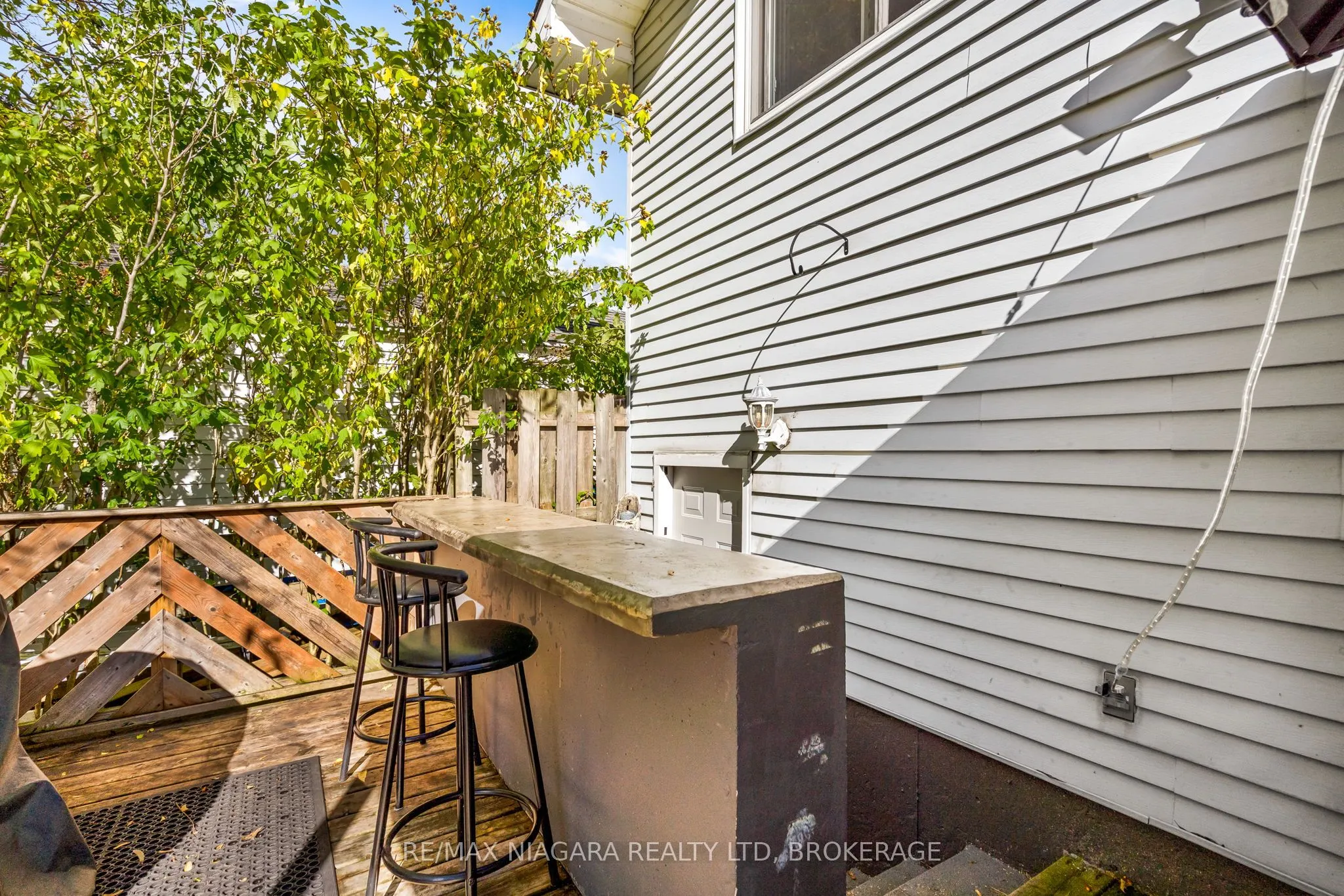 343 Helen Street