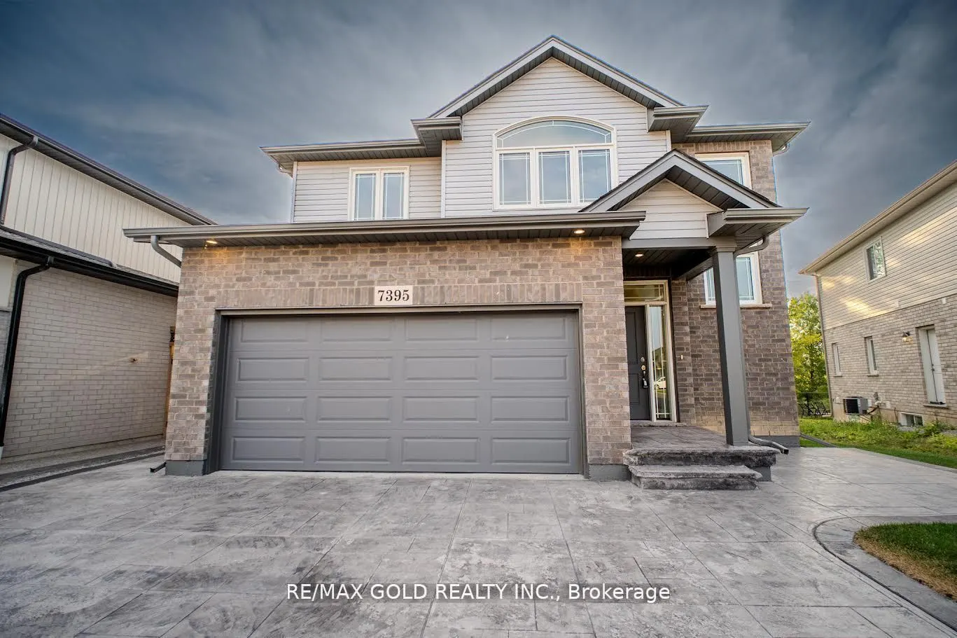 7395 Sherrilee Crescent