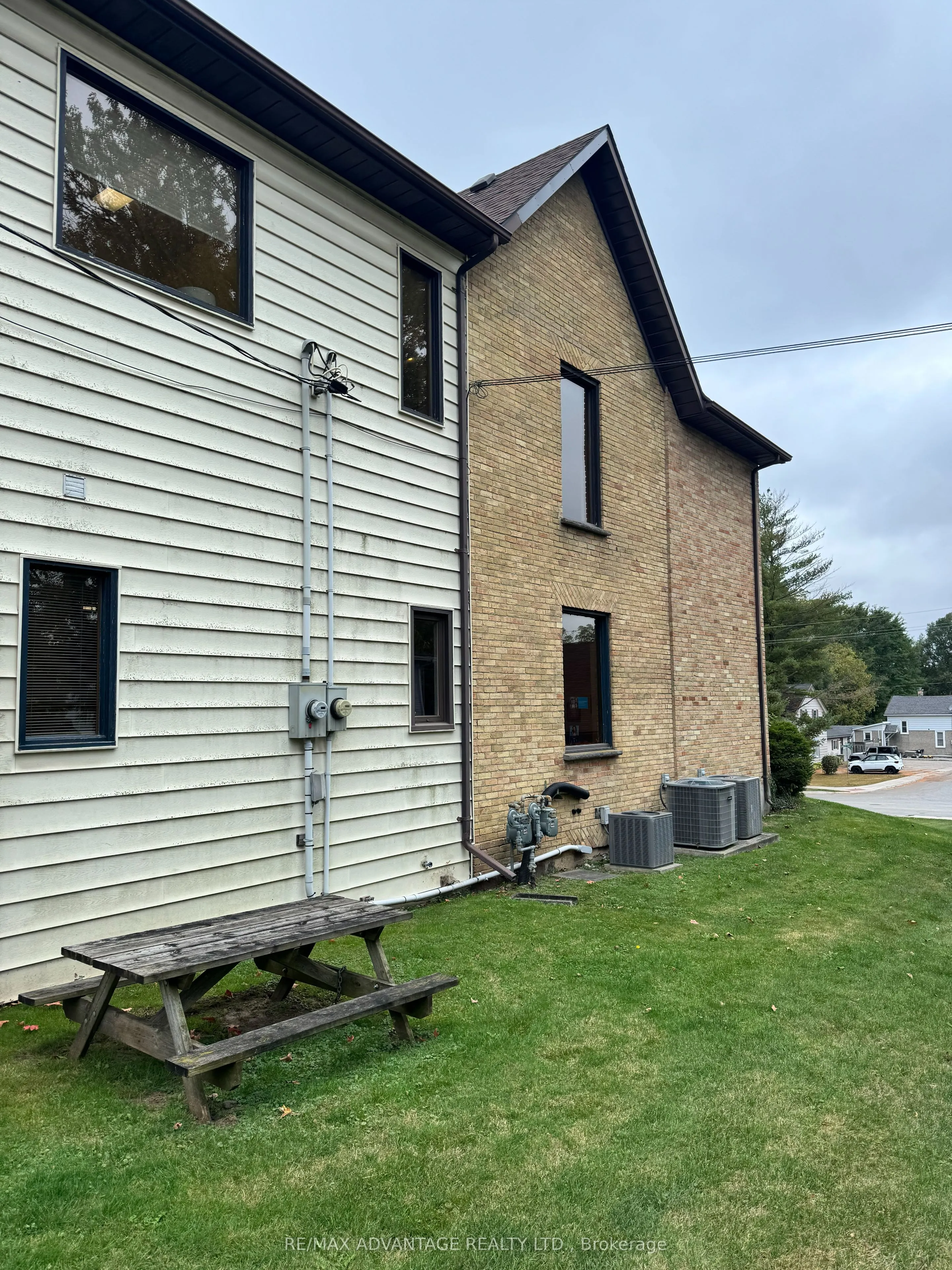 81 Charles Street W