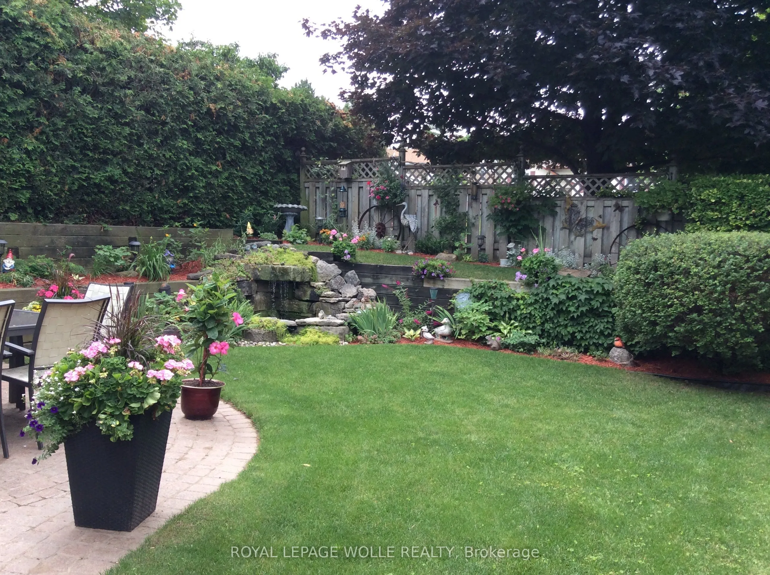 61 Sandsprings Crescent