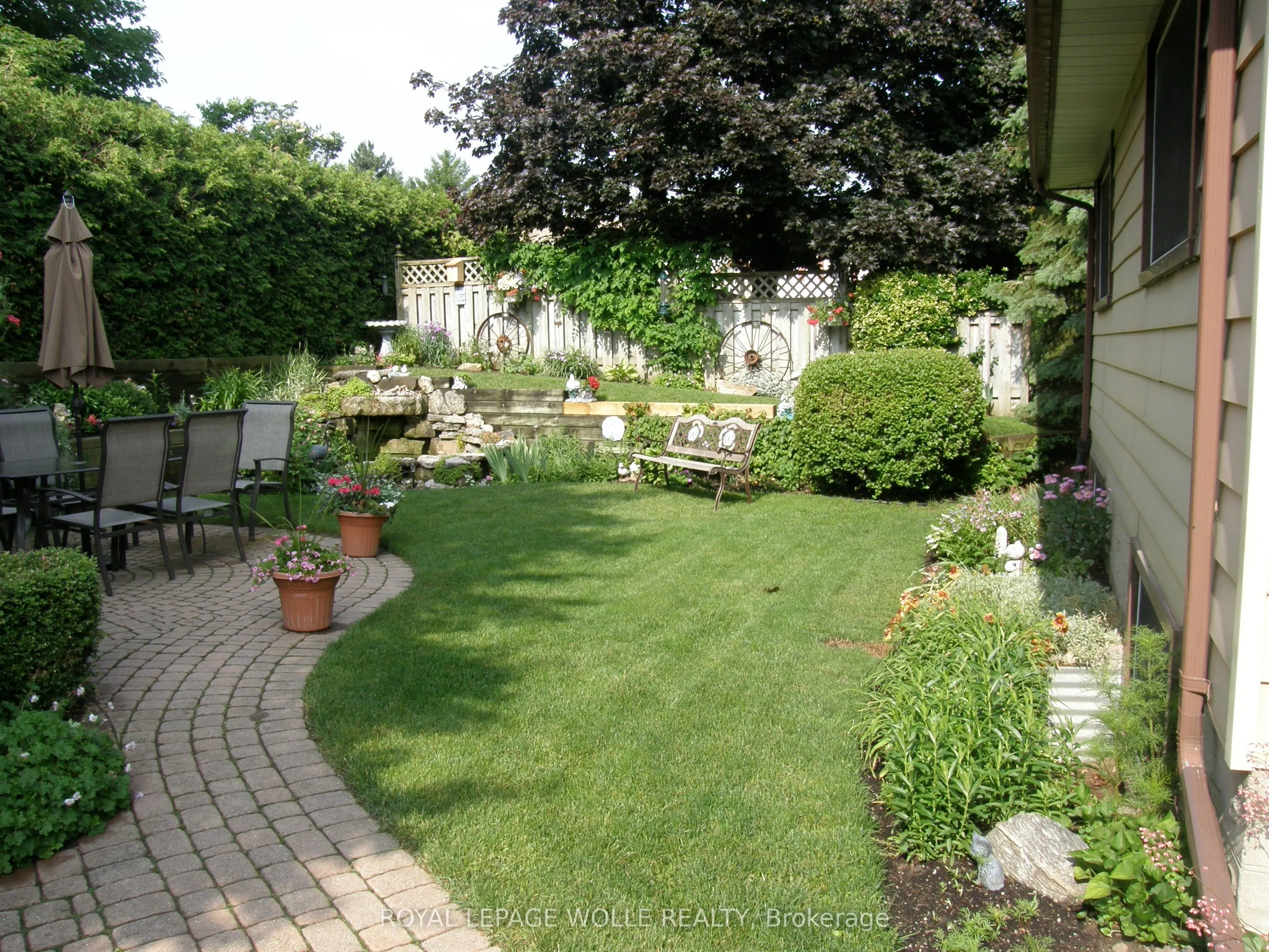 61 Sandsprings Crescent