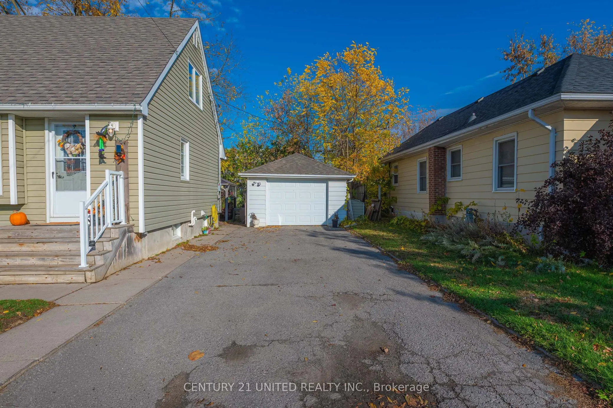 498 Howden Street
