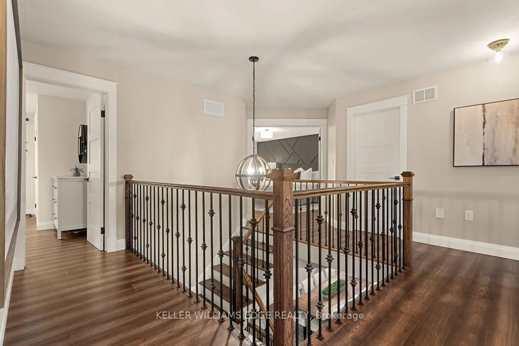 16 Edgecroft Crescent