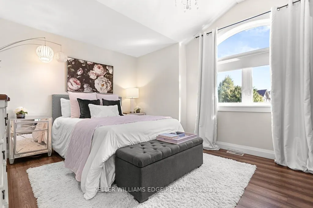 16 Edgecroft Crescent