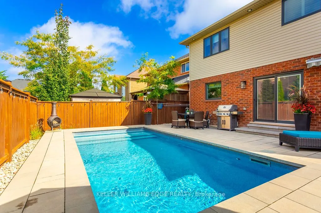 16 Edgecroft Crescent