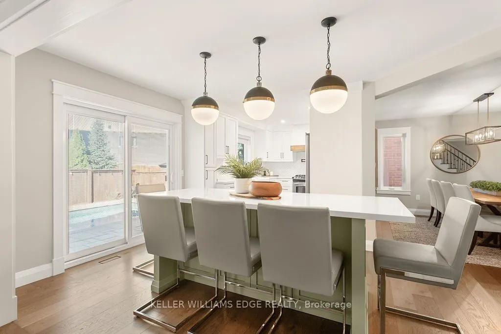 16 Edgecroft Crescent