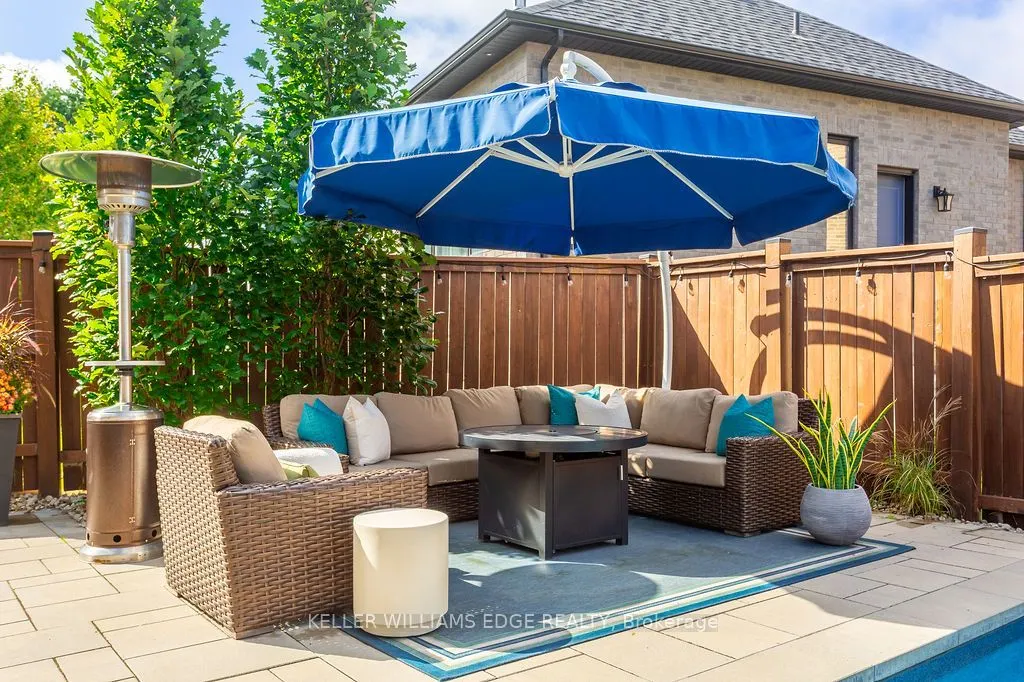 16 Edgecroft Crescent