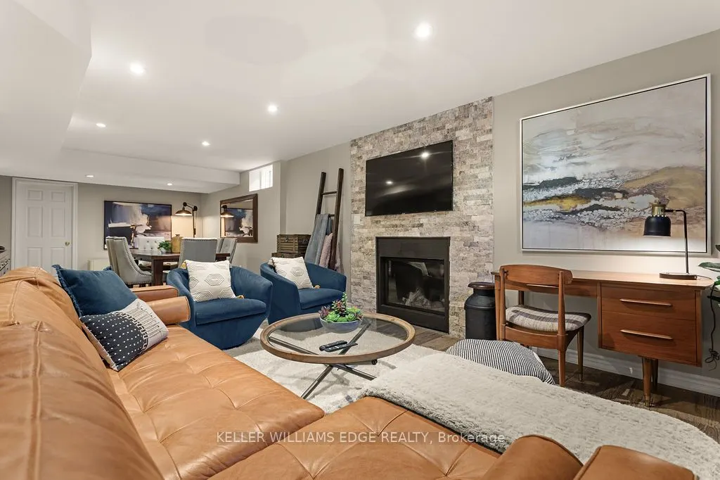16 Edgecroft Crescent