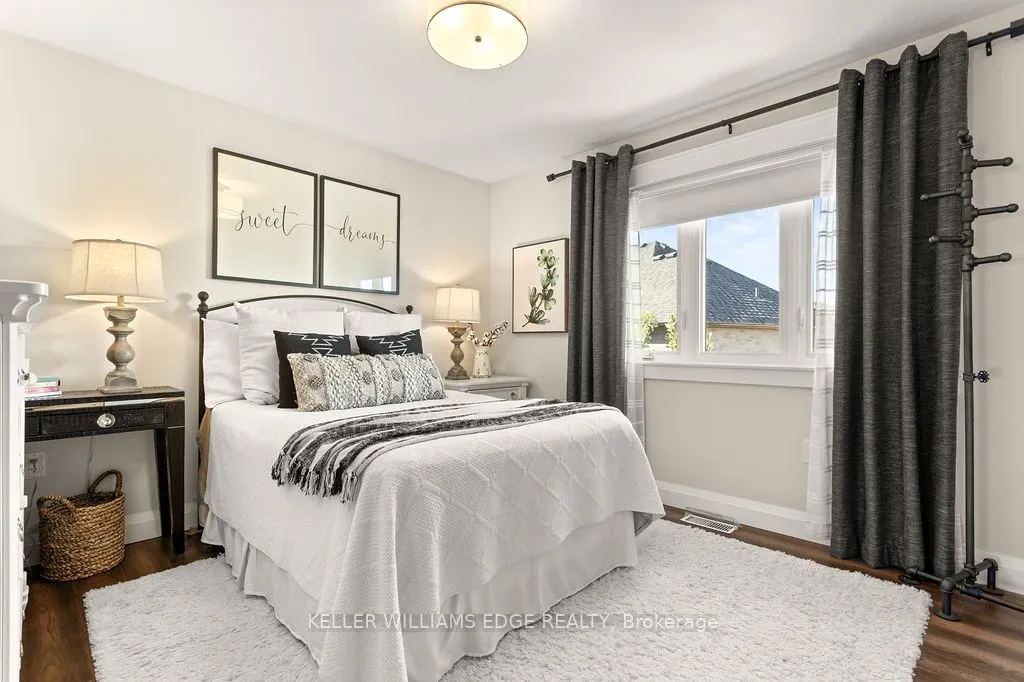 16 Edgecroft Crescent