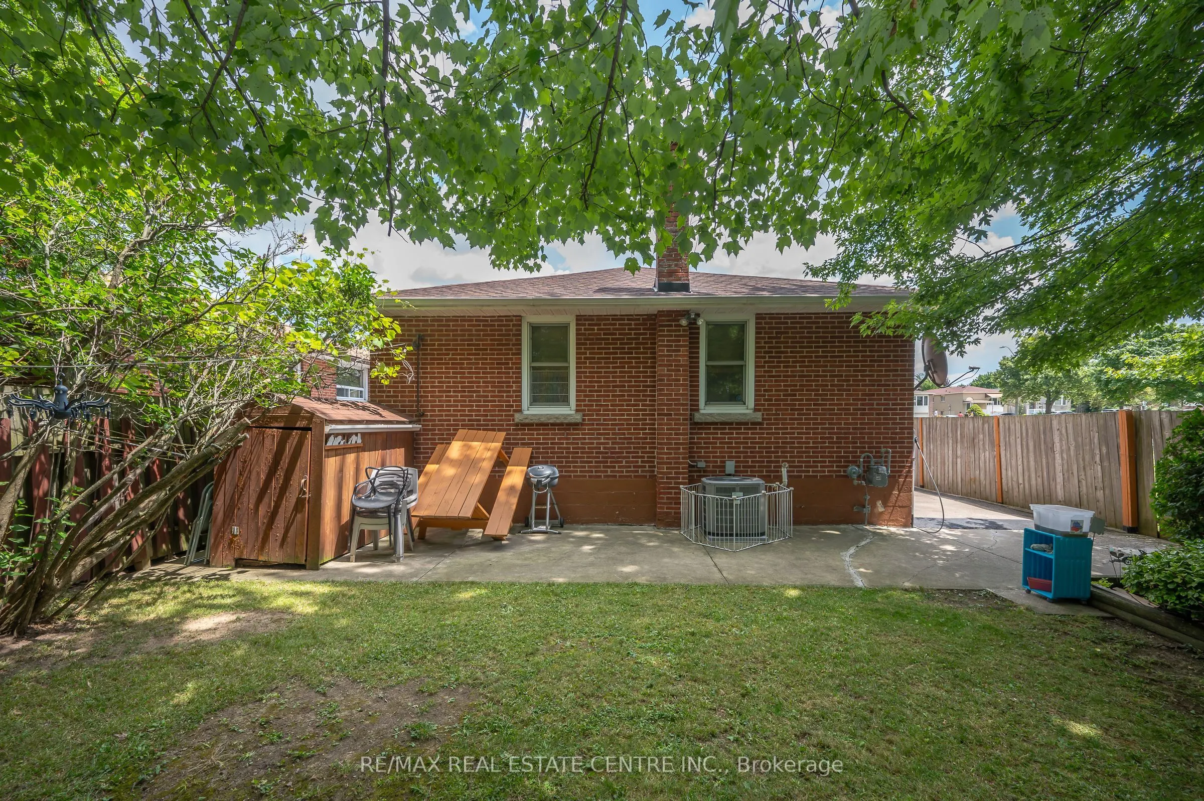 676 Upper Wentworth Street