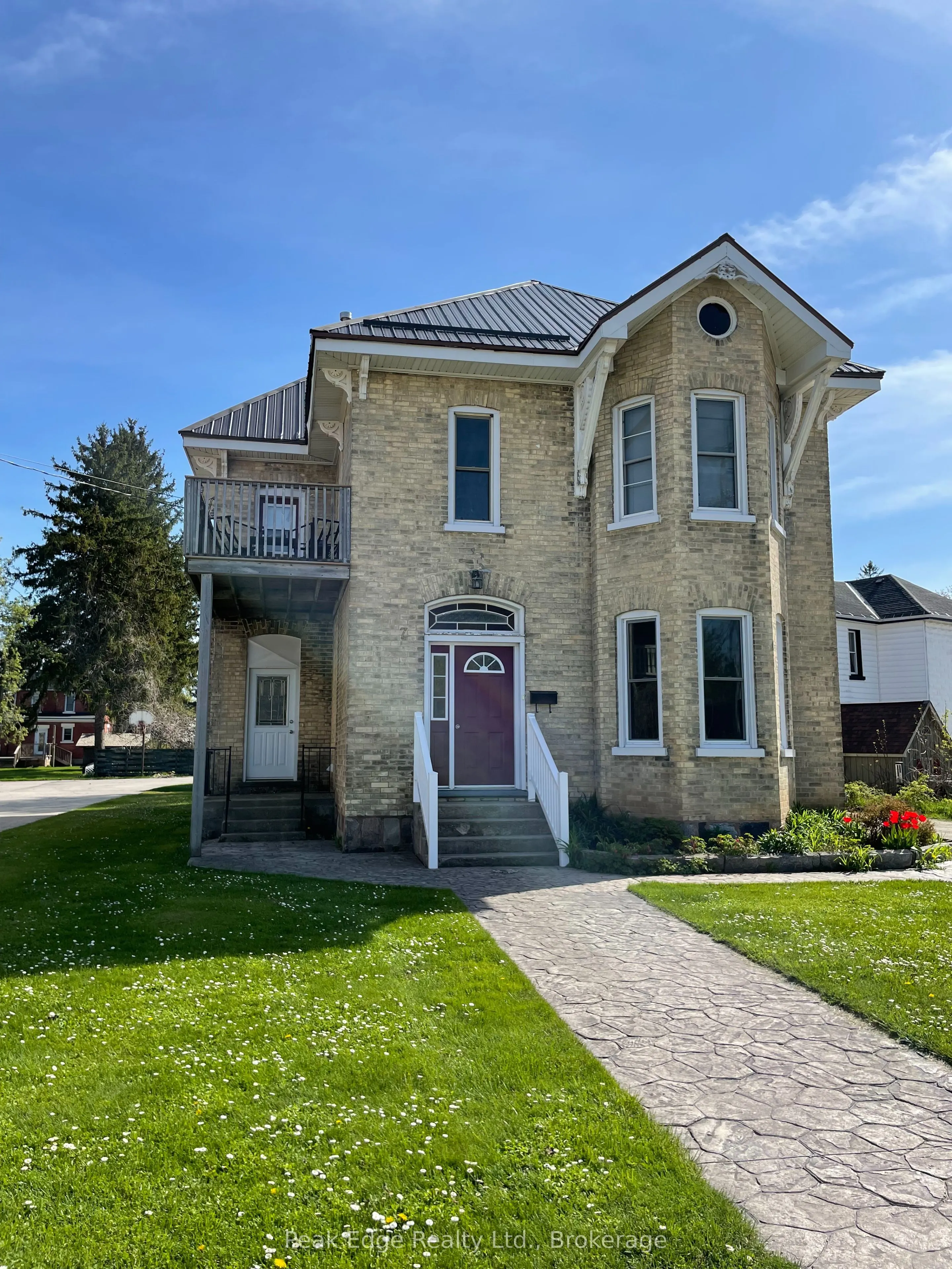 7 Durham Street E
