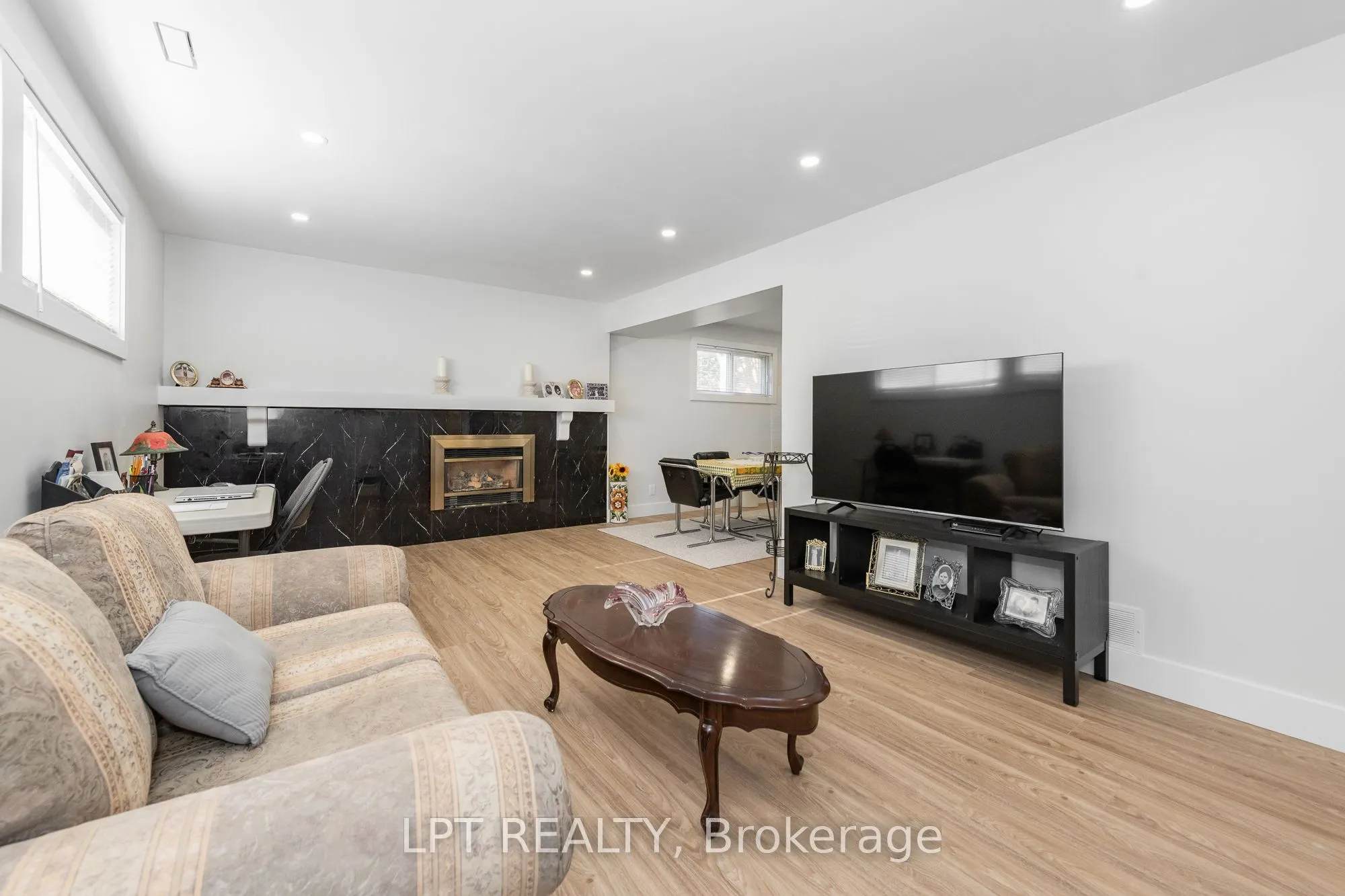 859 Griffith Way