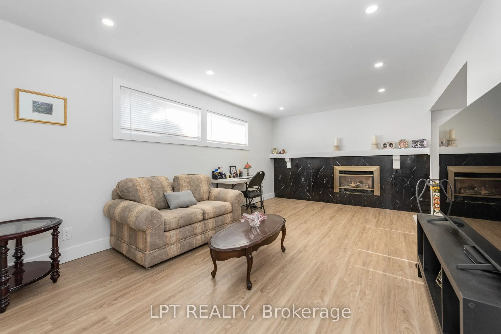 859 Griffith Way