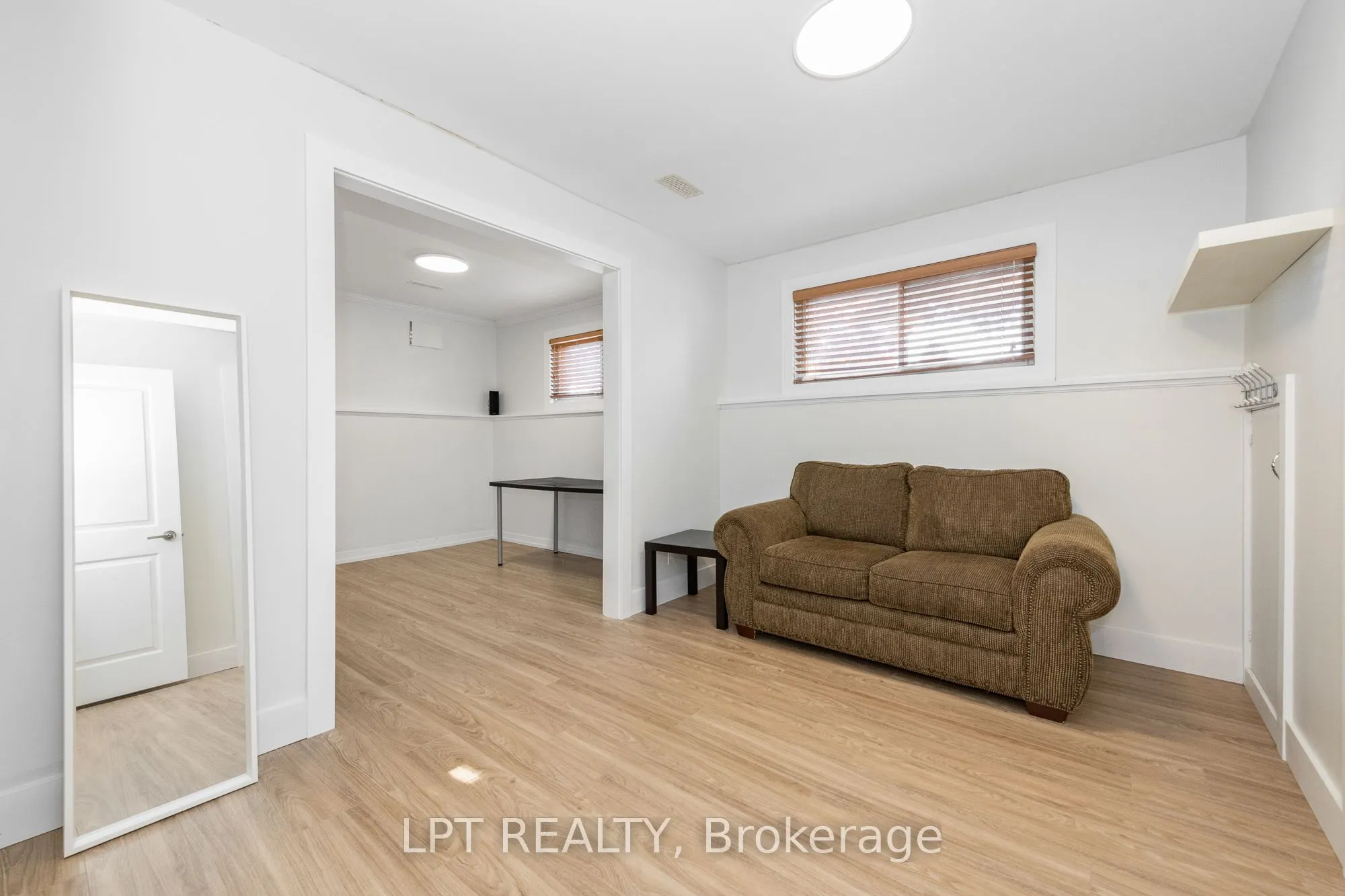 859 Griffith Way