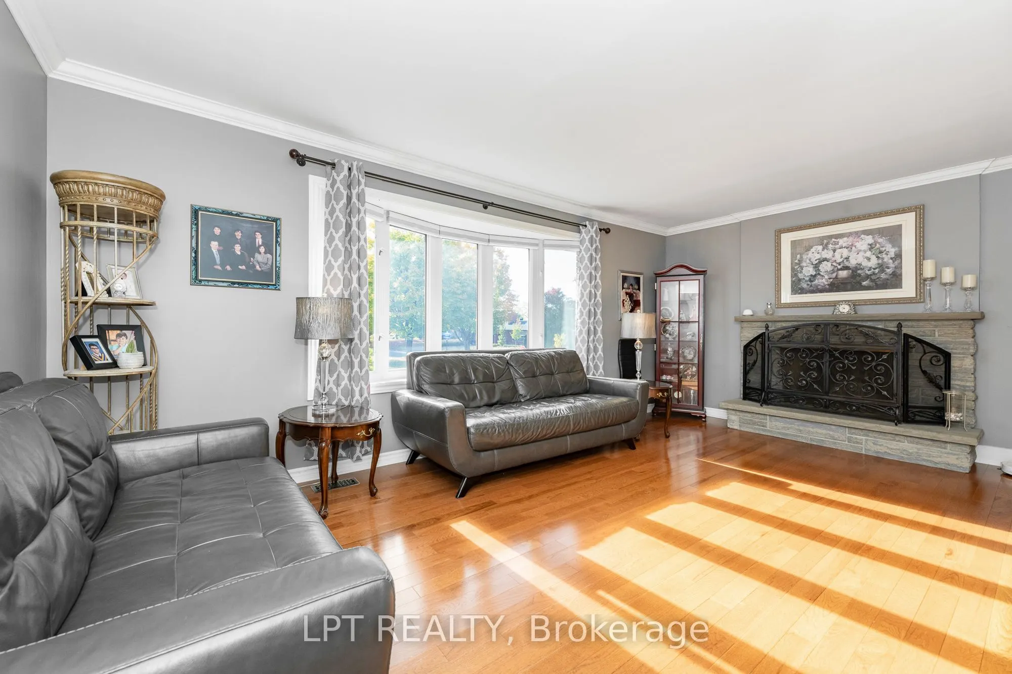 859 Griffith Way