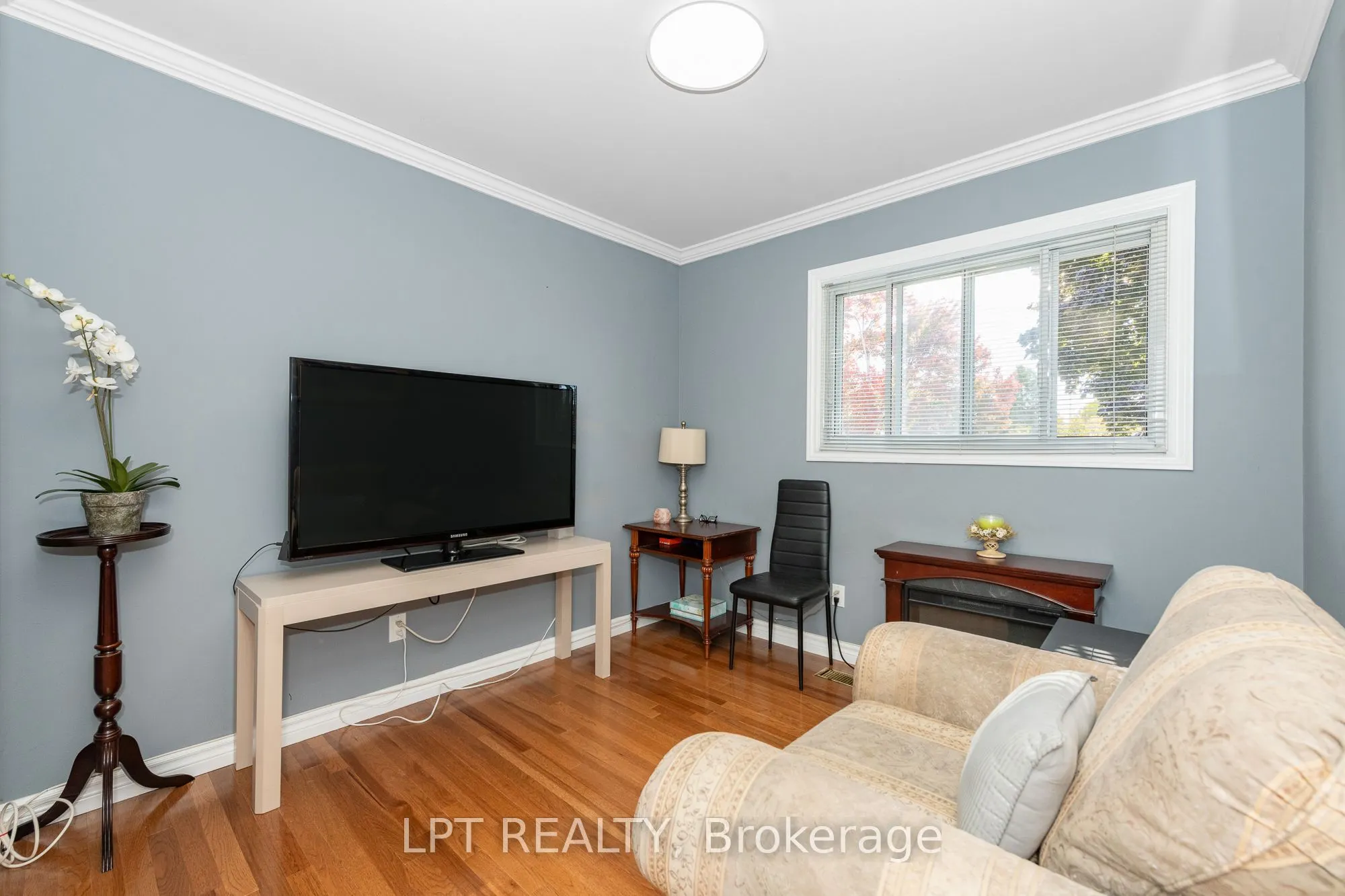 859 Griffith Way