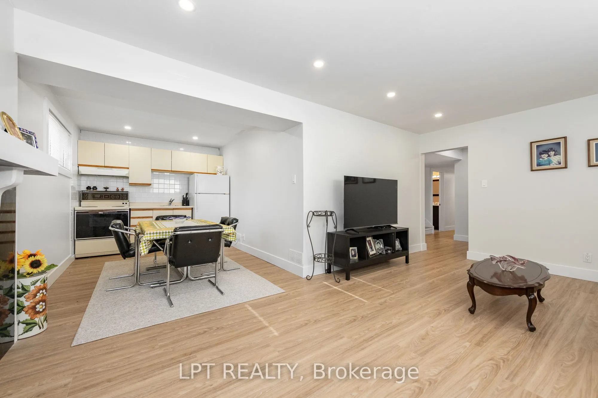 859 Griffith Way
