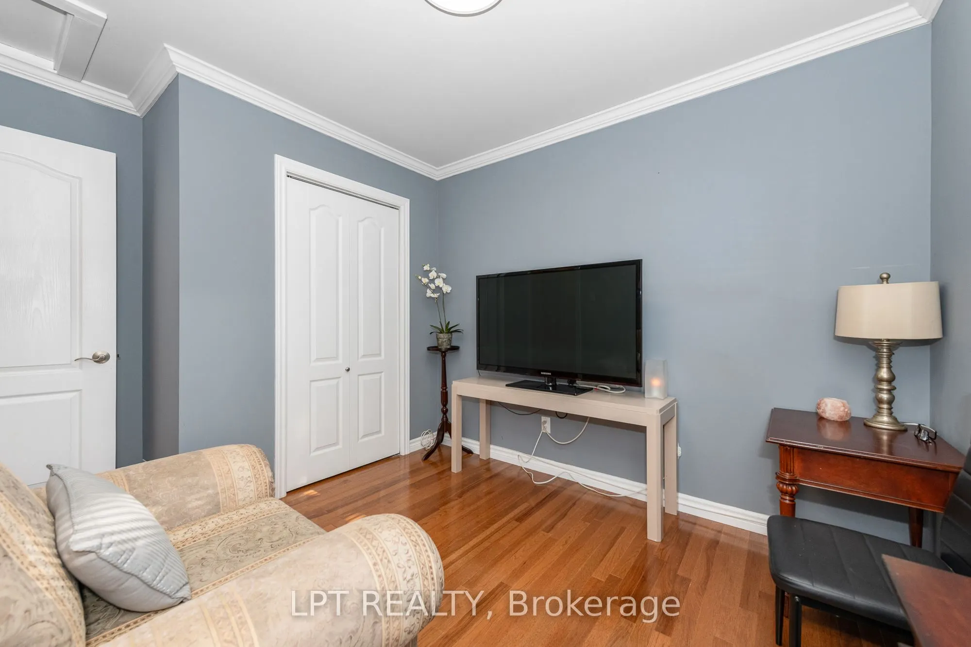 859 Griffith Way