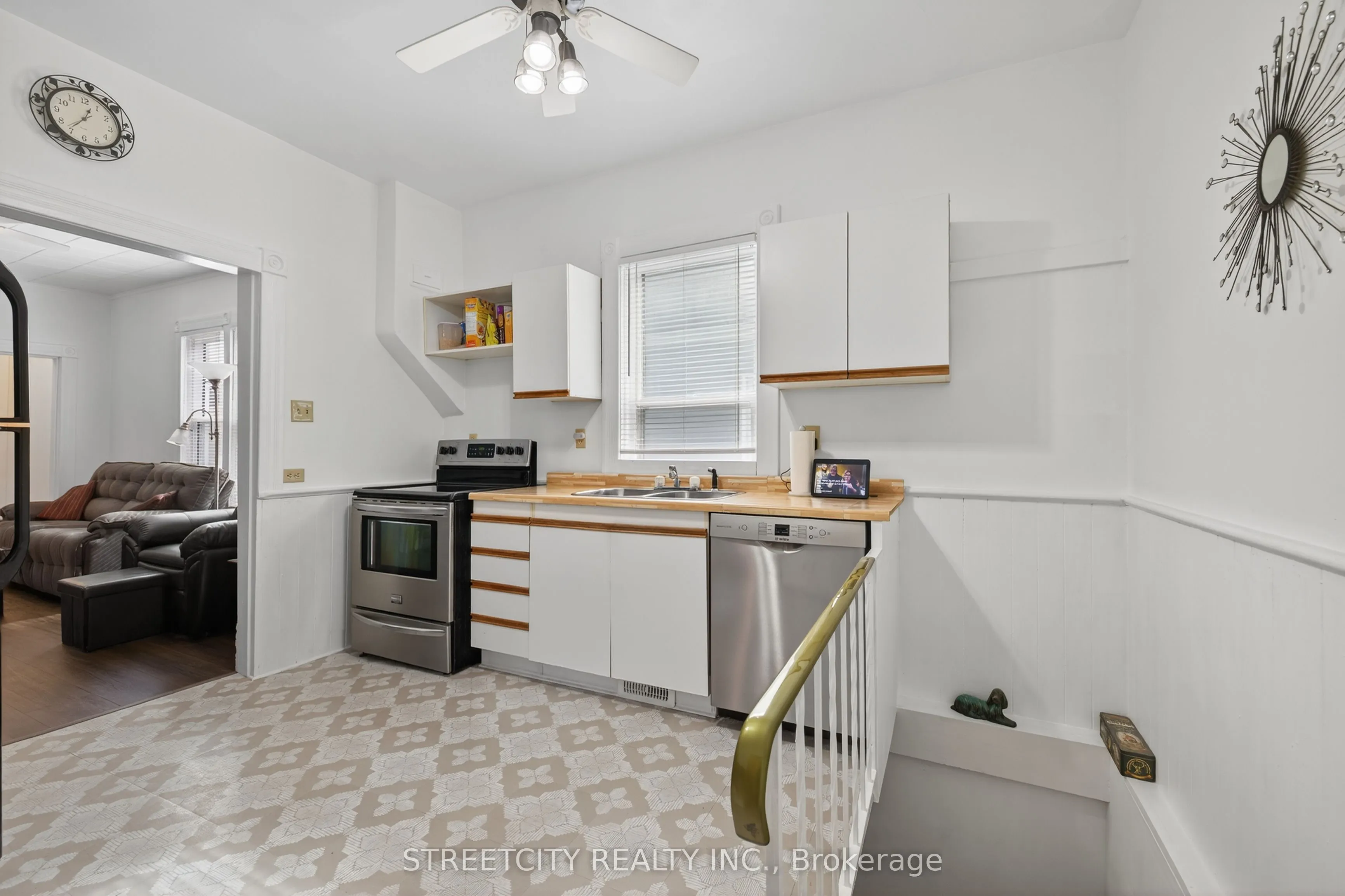 55 Hydro Street S