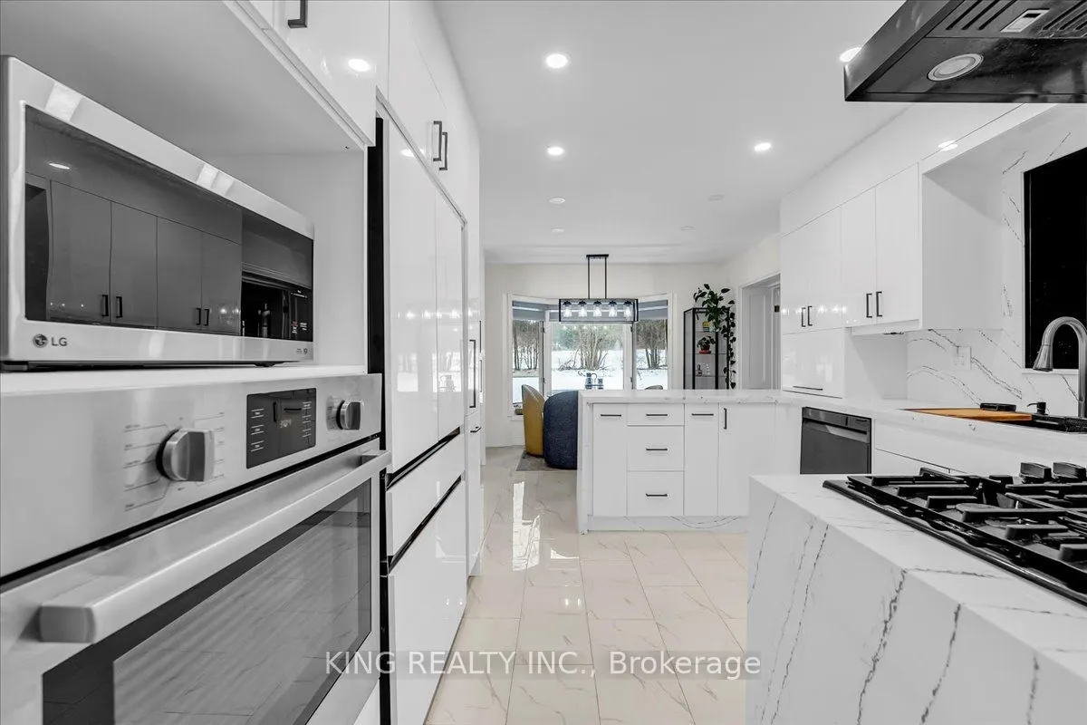 16 Meander Close