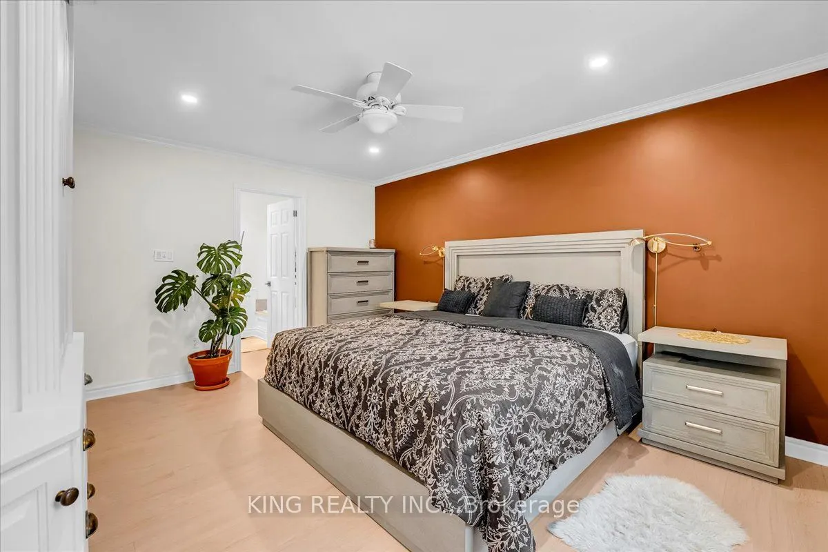 16 Meander Close