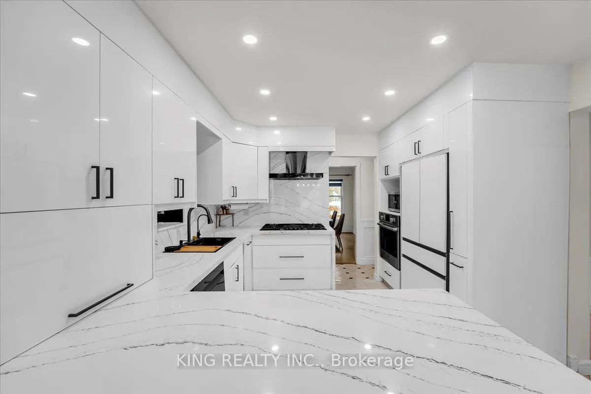 16 Meander Close