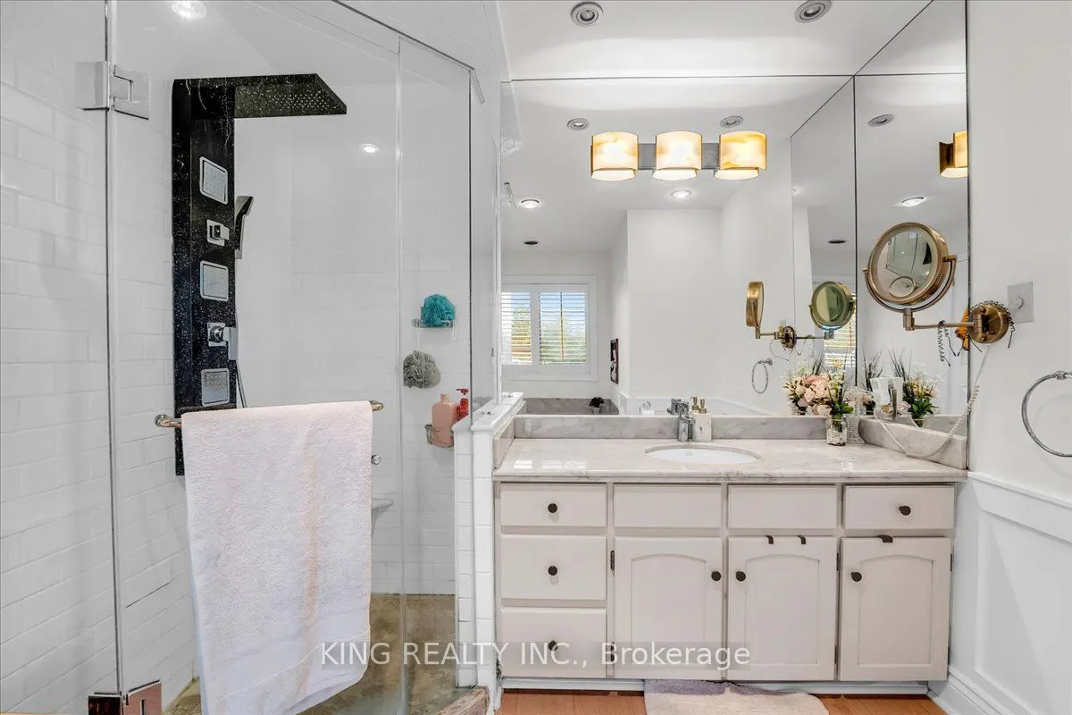 16 Meander Close
