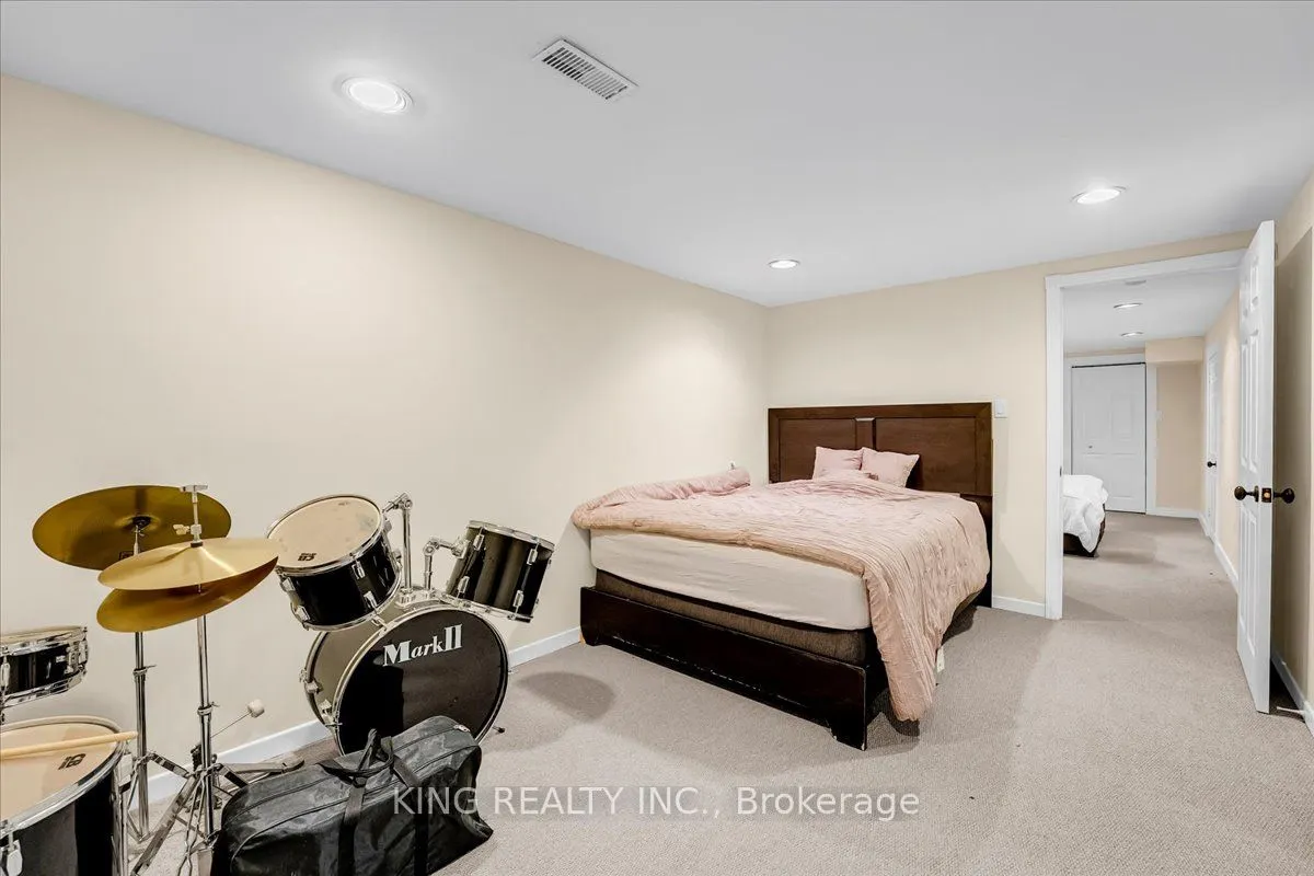 16 Meander Close