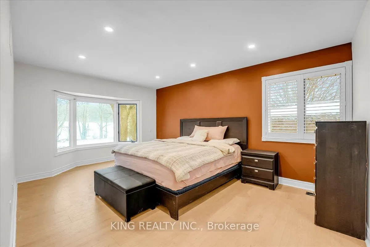 16 Meander Close