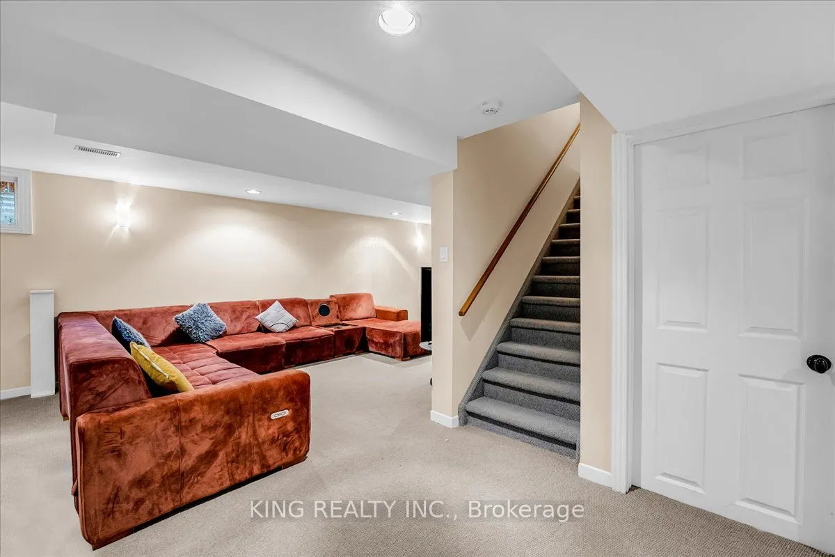 16 Meander Close