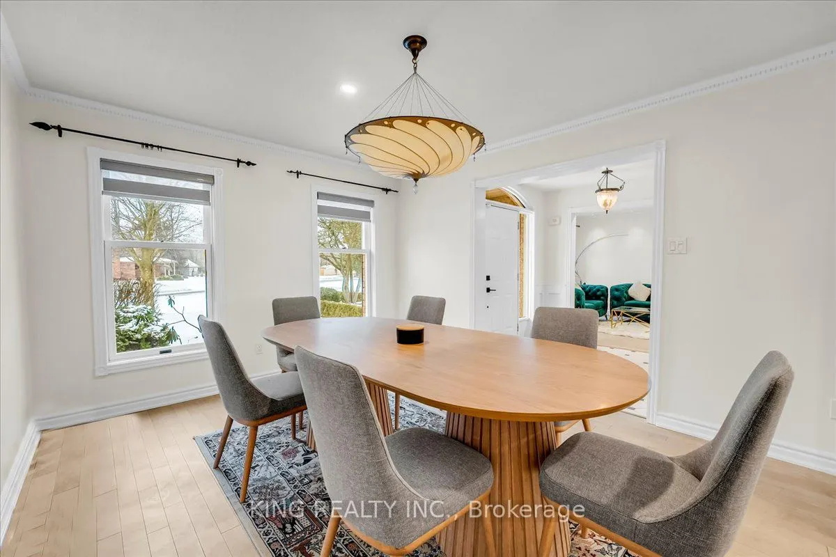 16 Meander Close