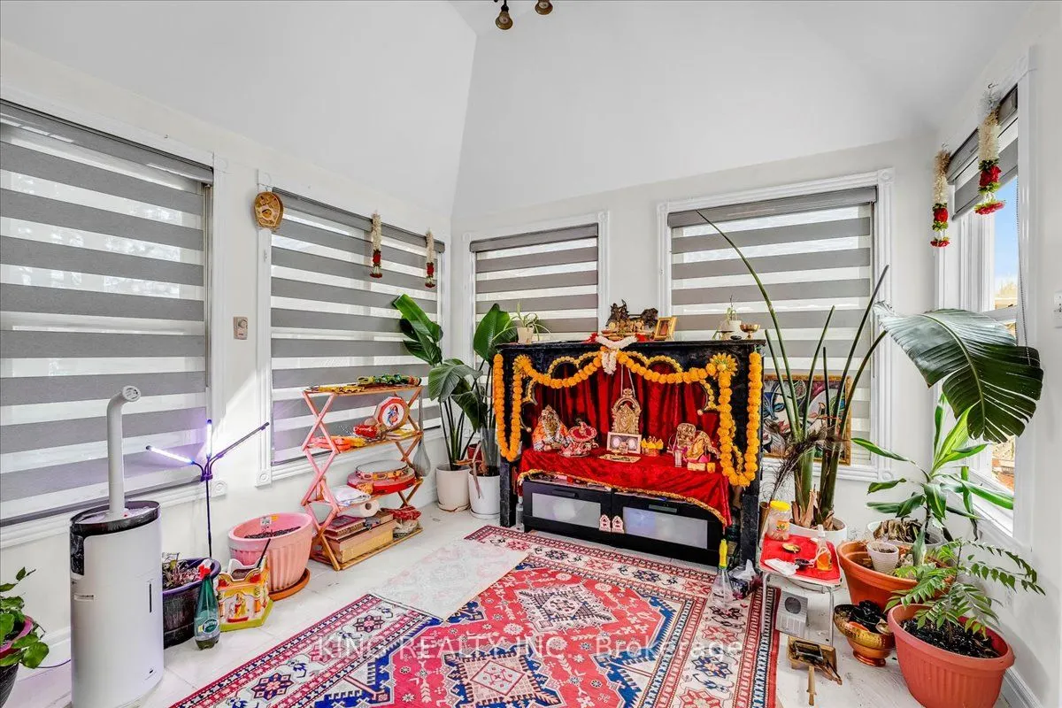 16 Meander Close