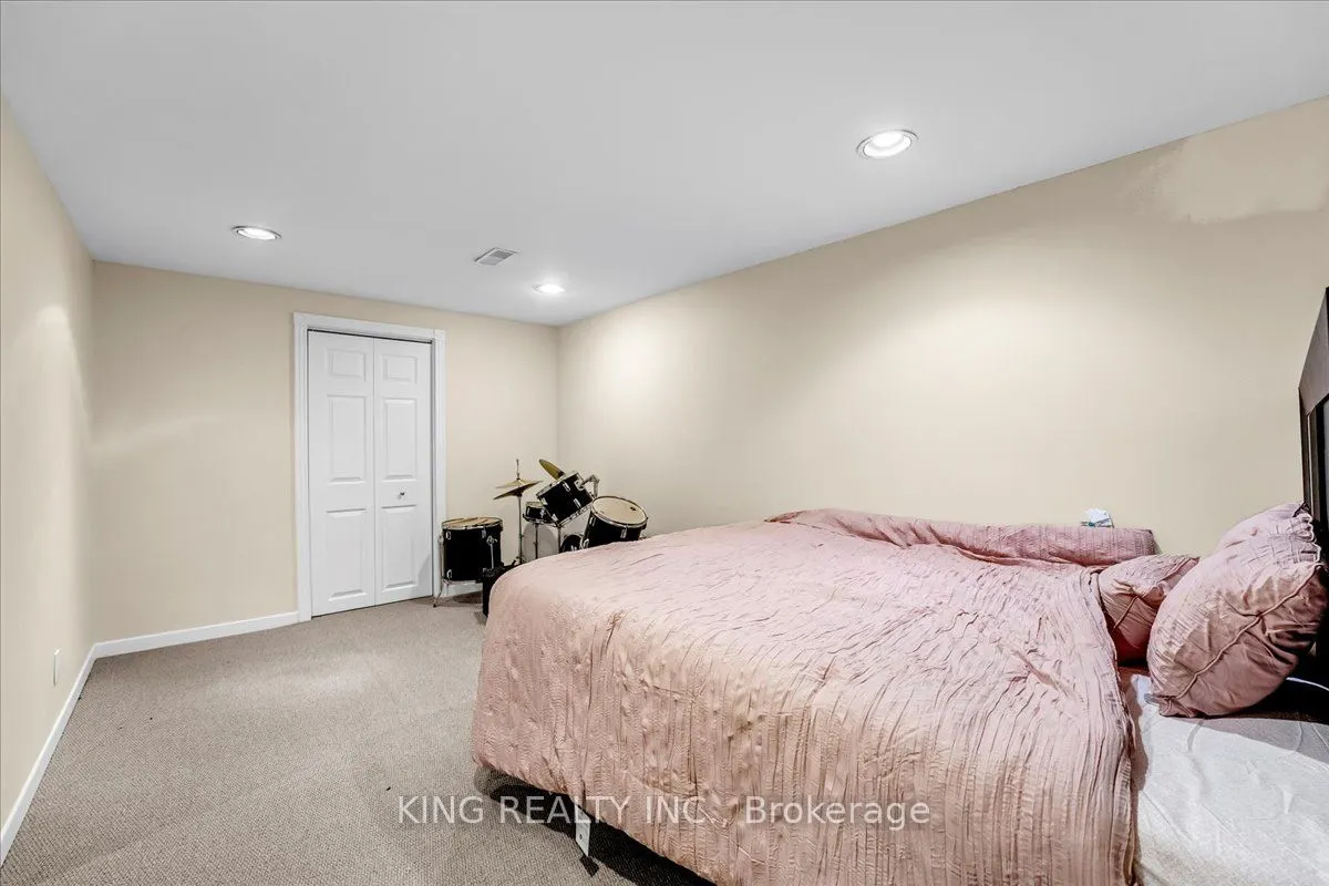 16 Meander Close