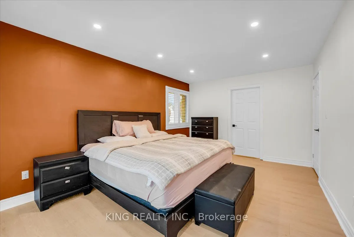 16 Meander Close