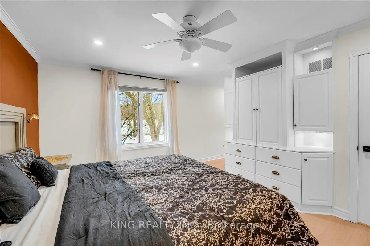 16 Meander Close