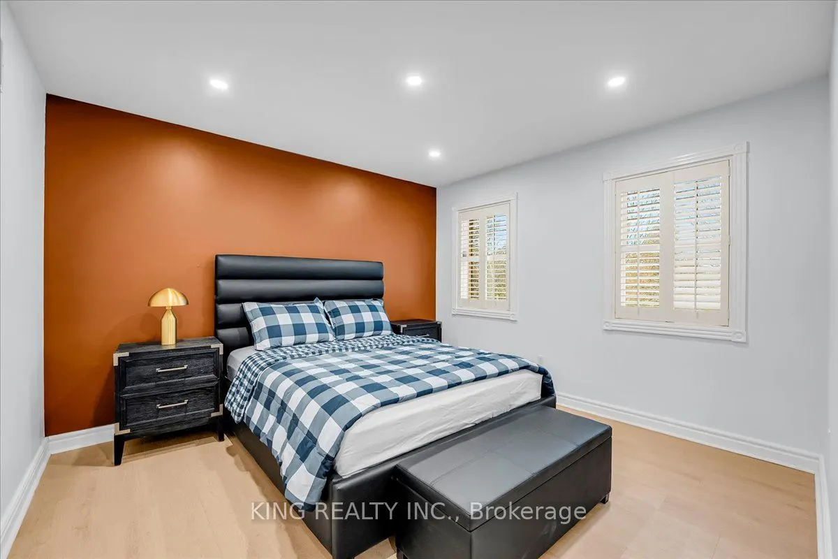 16 Meander Close
