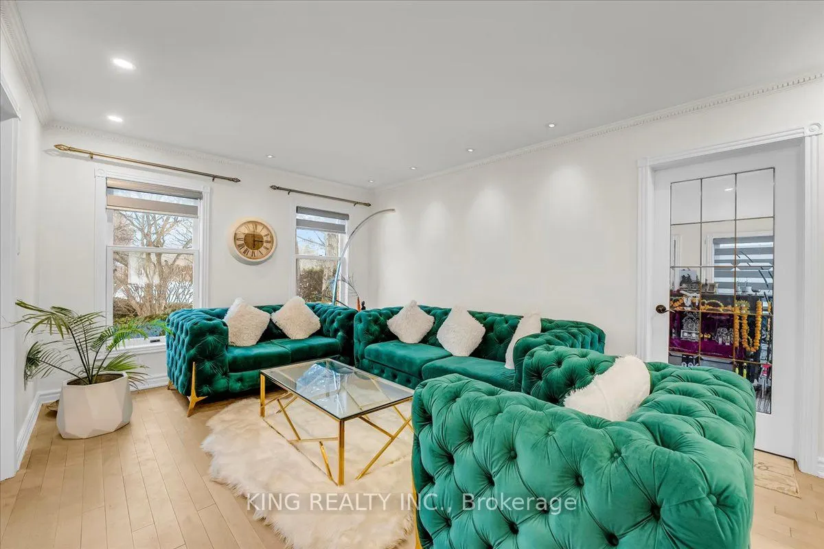 16 Meander Close