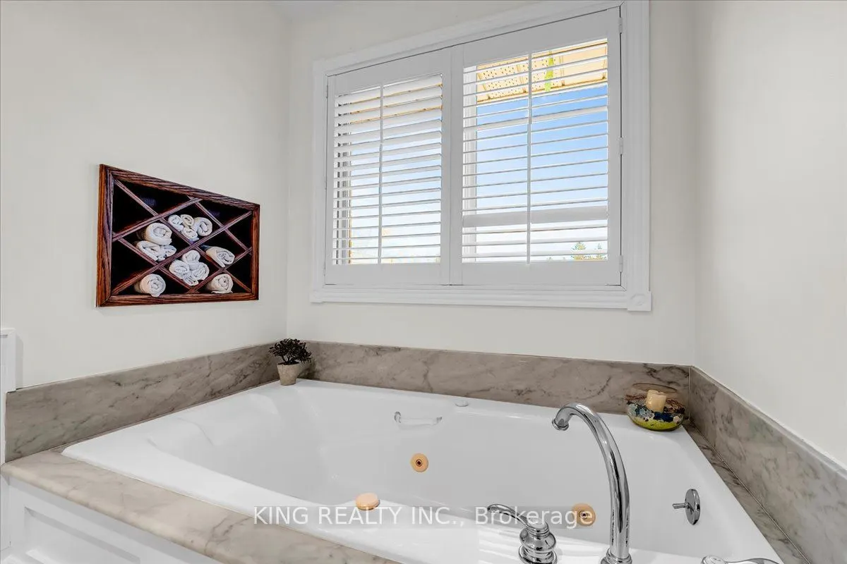 16 Meander Close
