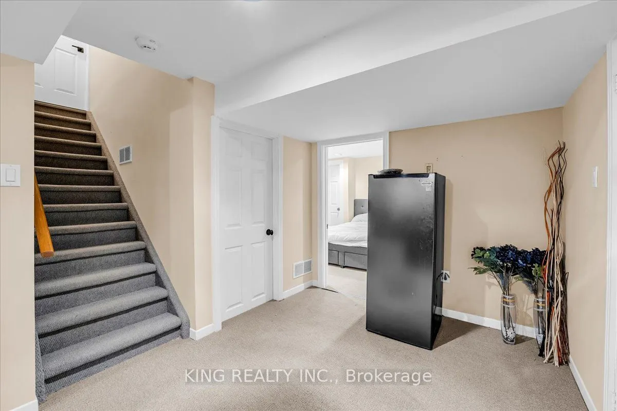 16 Meander Close
