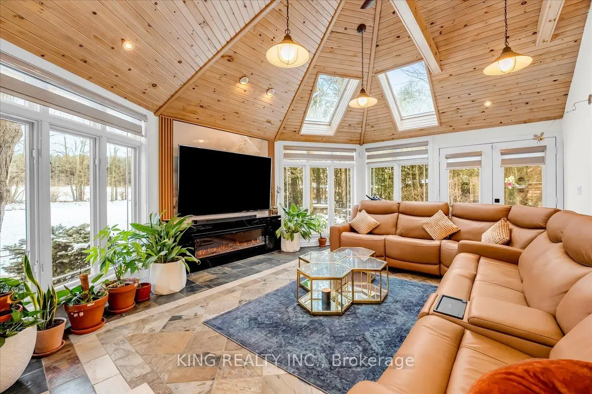 16 Meander Close